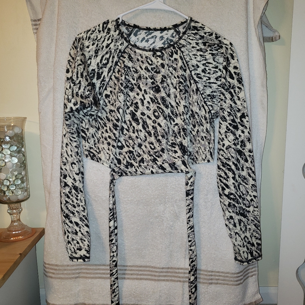 Nwt all in motion large swim cover top